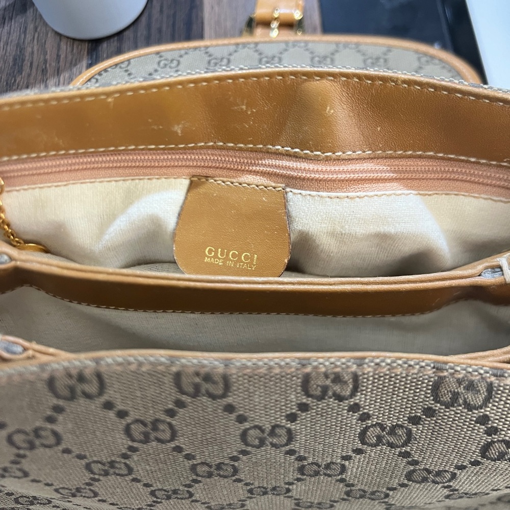 Authentic vintage Gucci Crossbody Purse - Picture 7 of 10